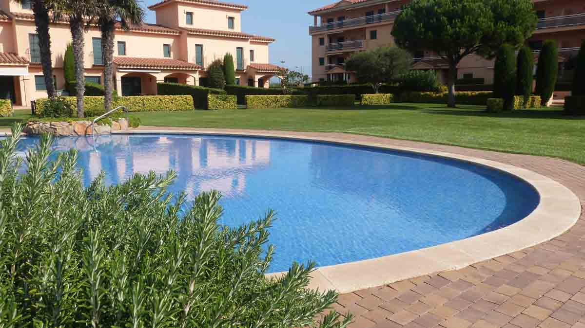 APARTMENT IN PLAYA DE PALS, SEAFRONT, COMMON SWIMMING POOL