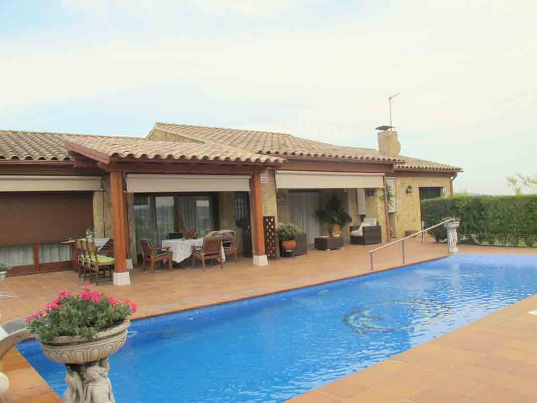 LARGE SINGLE HOUSE IN PALS, SWIMMING POOL AND LARGE GARAGE